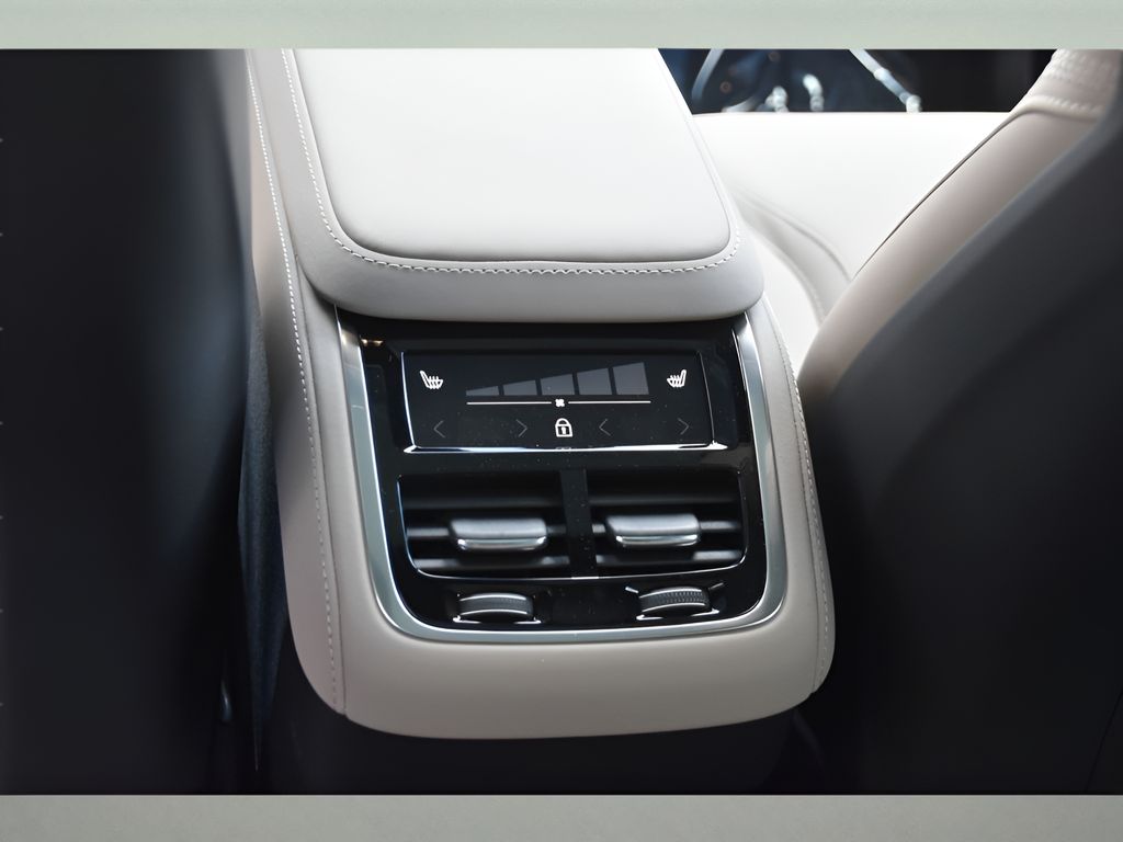 2026 Volvo XC90 Core - Photo 17