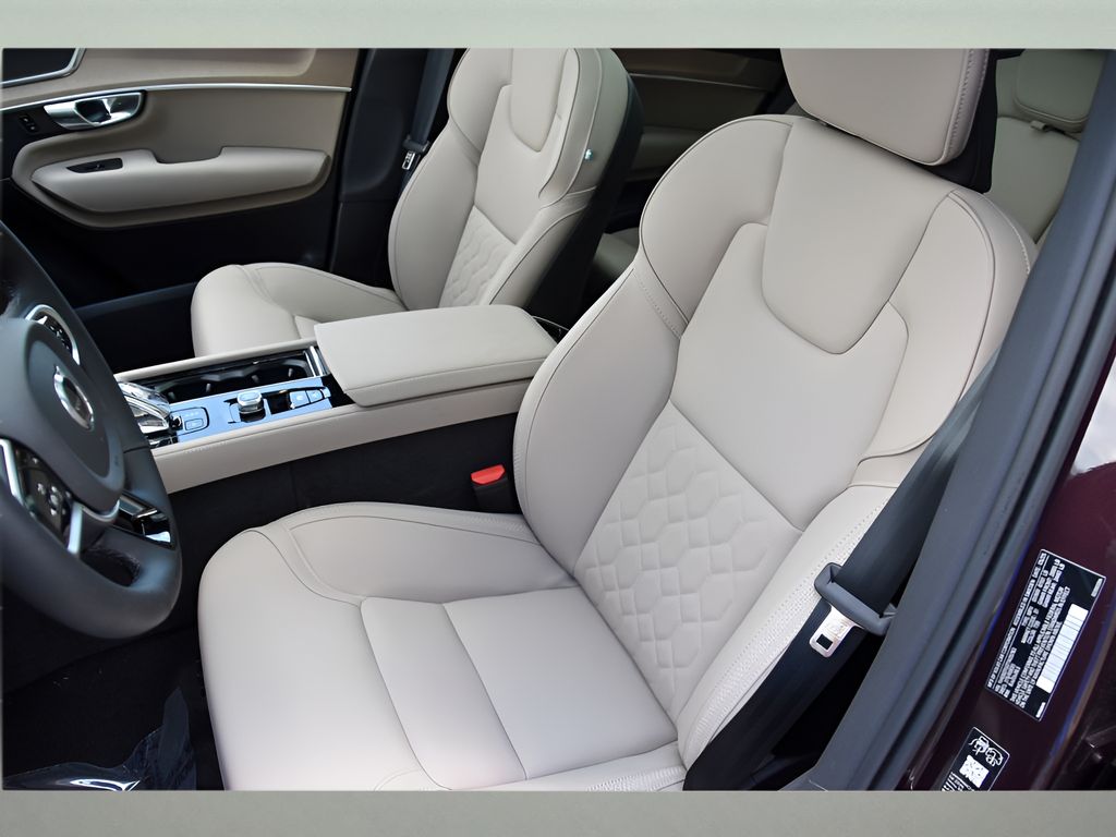 2026 Volvo XC90 Core - Photo 13