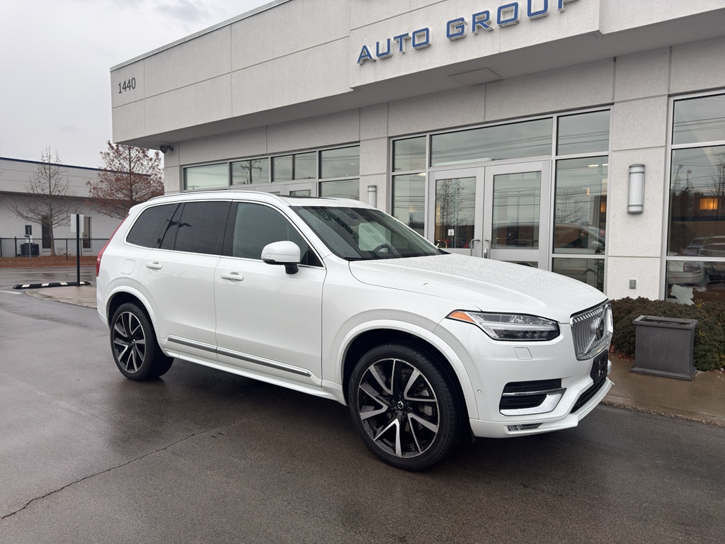 2023 Volvo XC90 Plus's photo