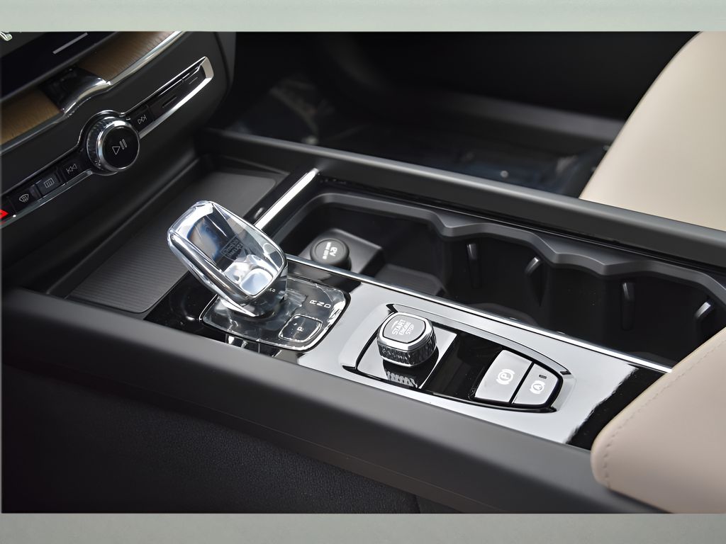 2026 Volvo XC60 Core - Photo 32
