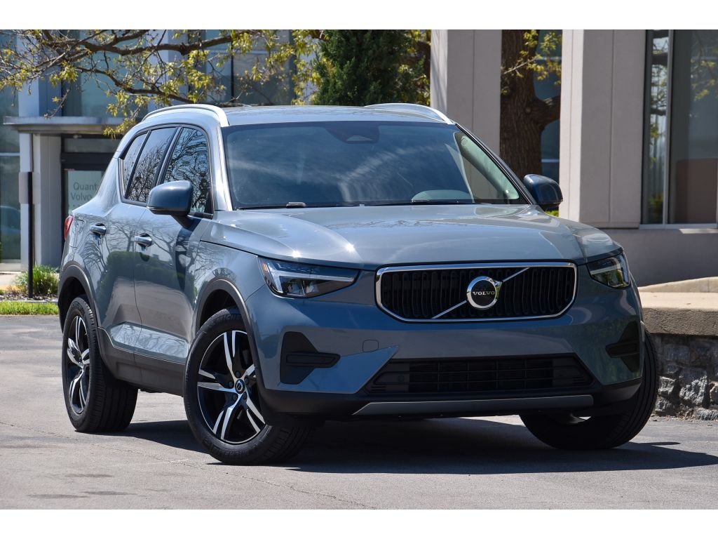 2023 Volvo XC40 Core