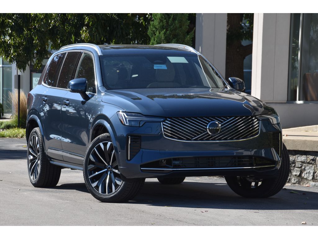 2026 Volvo XC90 Plus's photo