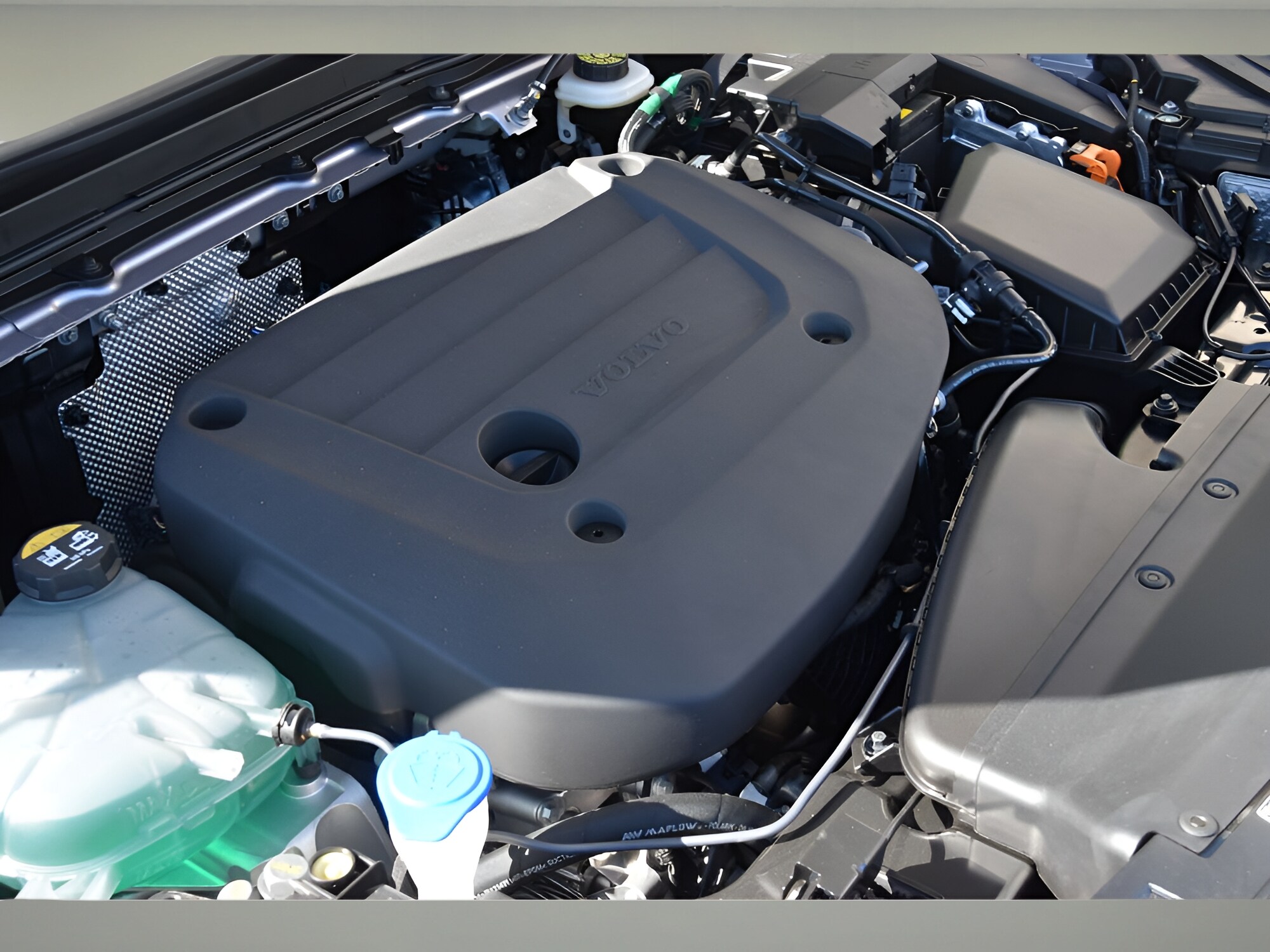 2026 Volvo XC40 Plus - Photo 25