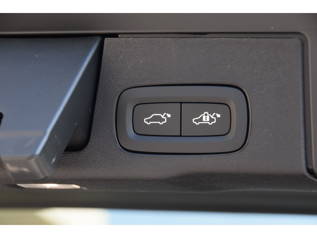 2026 Volvo XC60 Plus - Photo 24