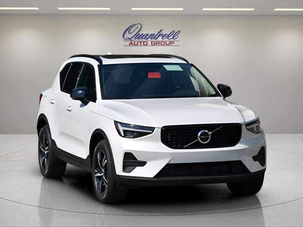 Used 2026 Volvo XC40 B5 Core SUV