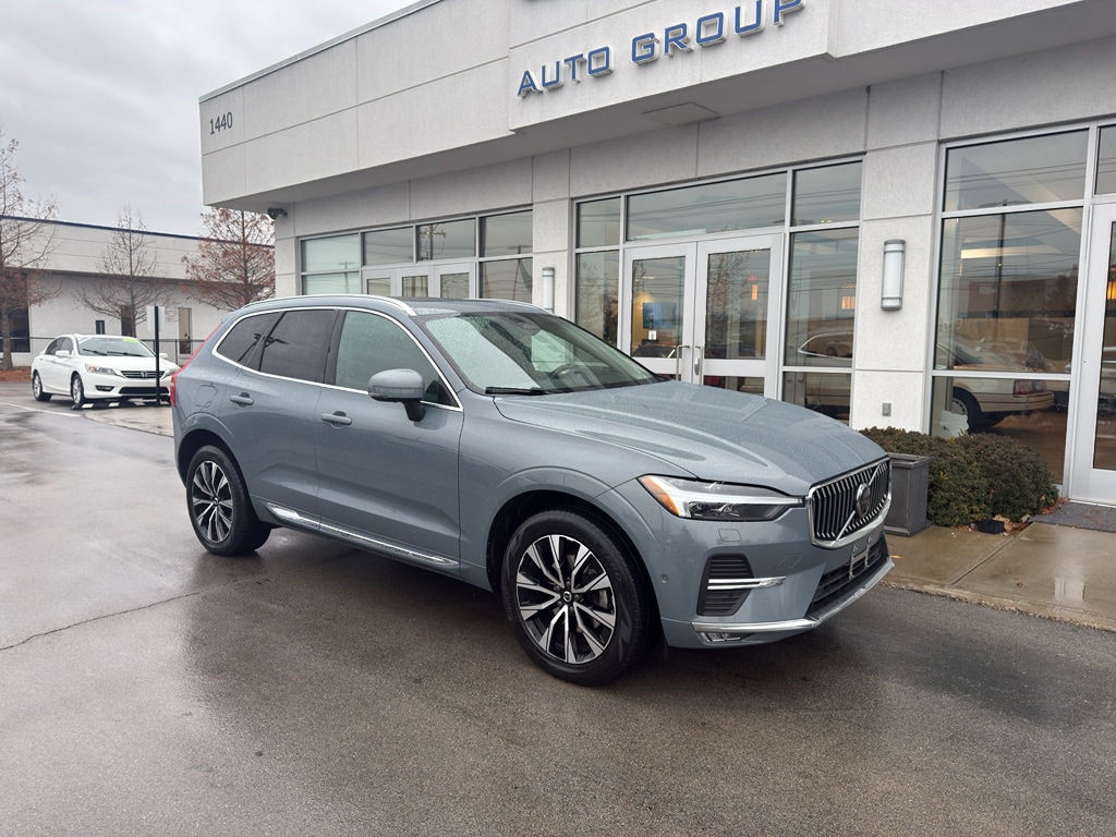 2023 Volvo XC60 Plus's photo