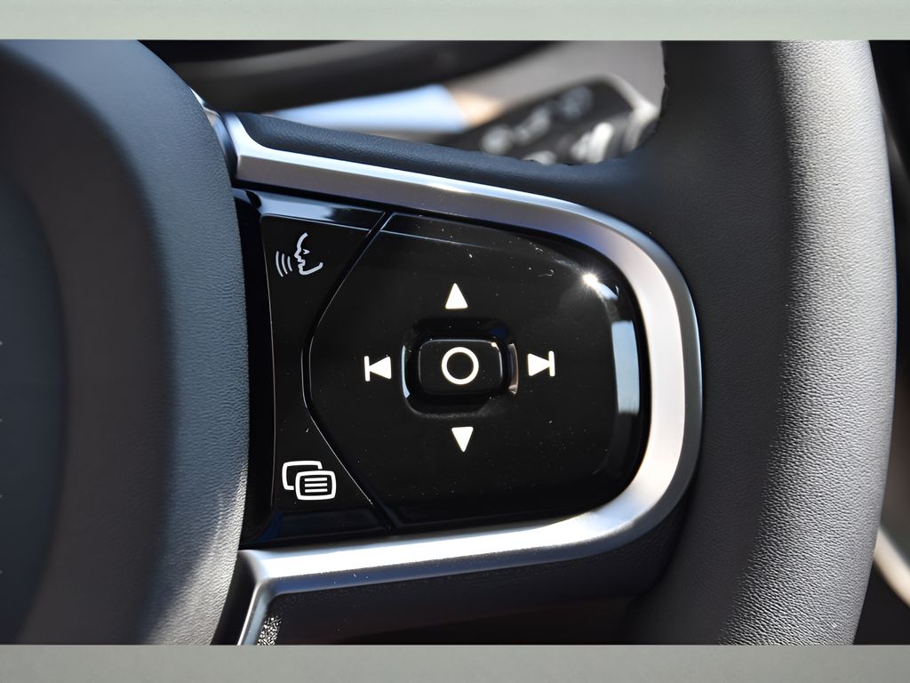 2026 Volvo XC60 Plus - Photo 33