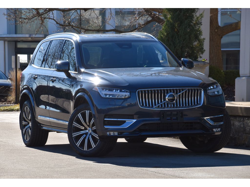 2023 Volvo XC90 Plus's photo