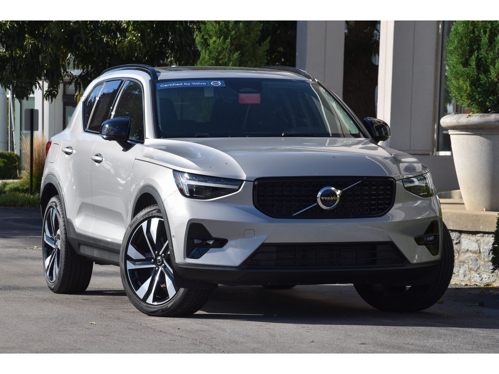 2025 Volvo XC40 Plus's photo