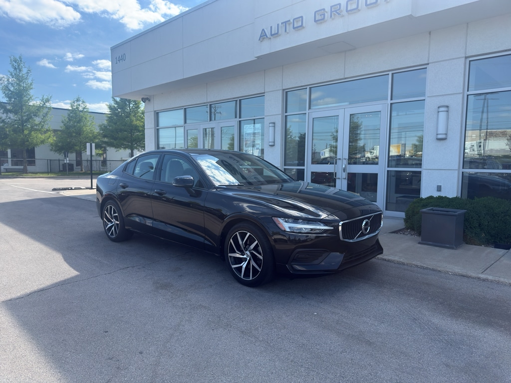 2020 Volvo S60 T5 Momentum's photo