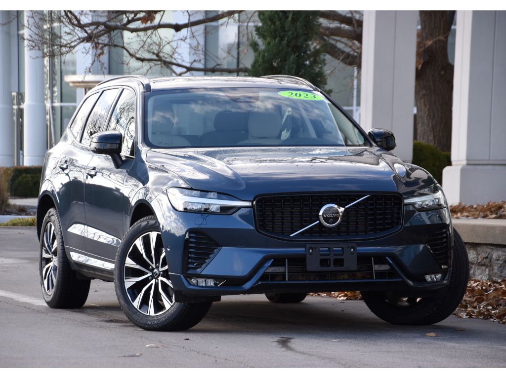 2023 Volvo XC60 Plus's photo