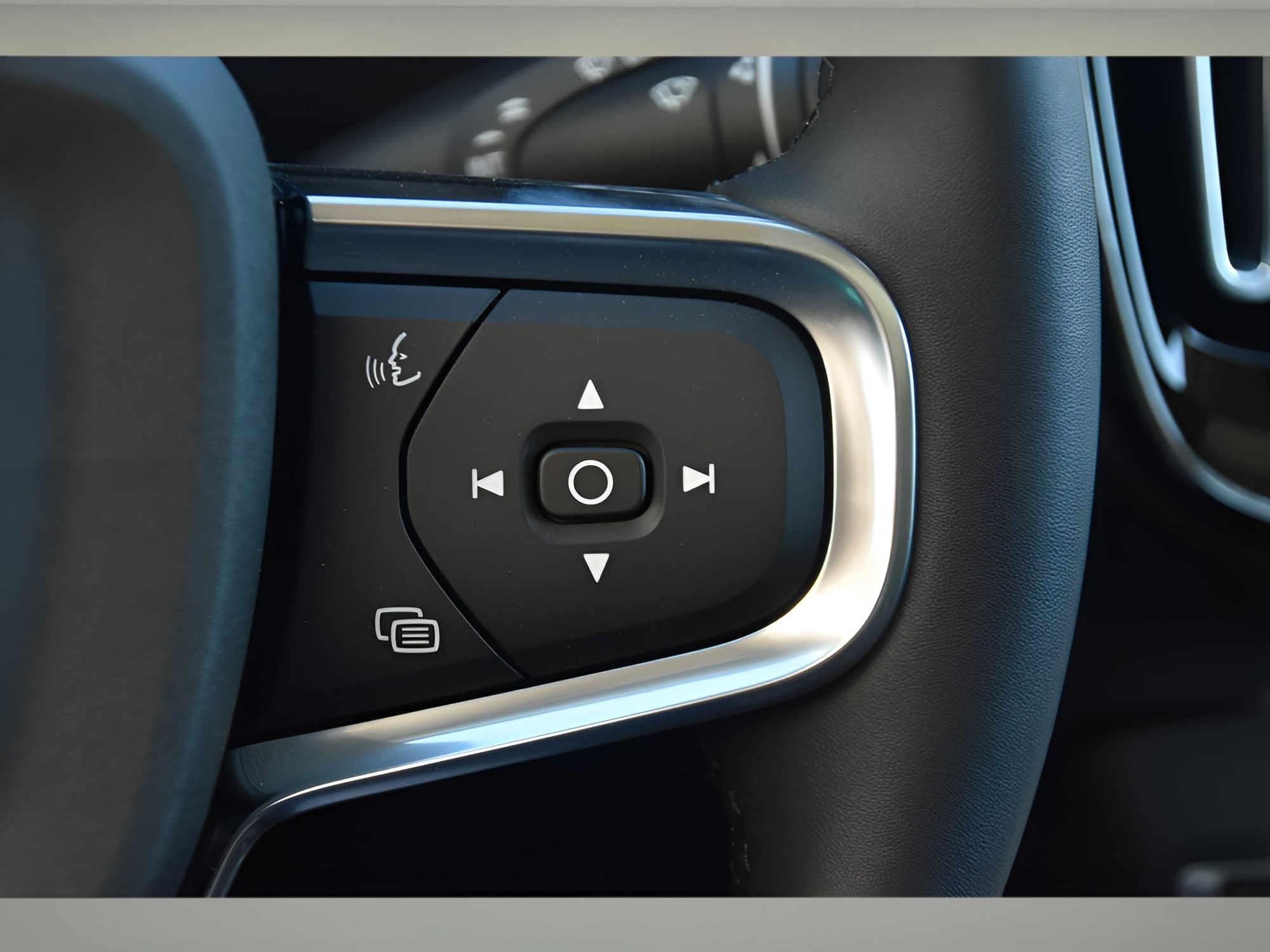 2026 Volvo XC40 Plus - Photo 34