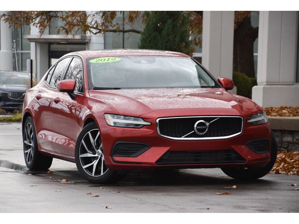 2019 Volvo S60 Momentum's photo