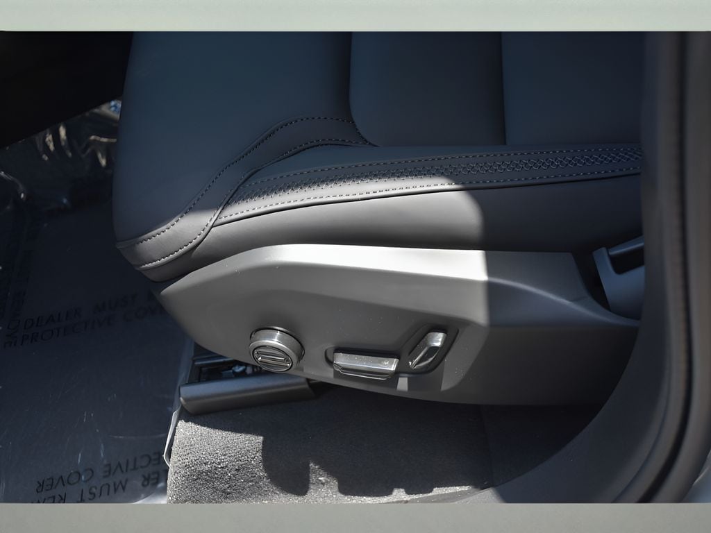 2026 Volvo XC90 Plus - Photo 34
