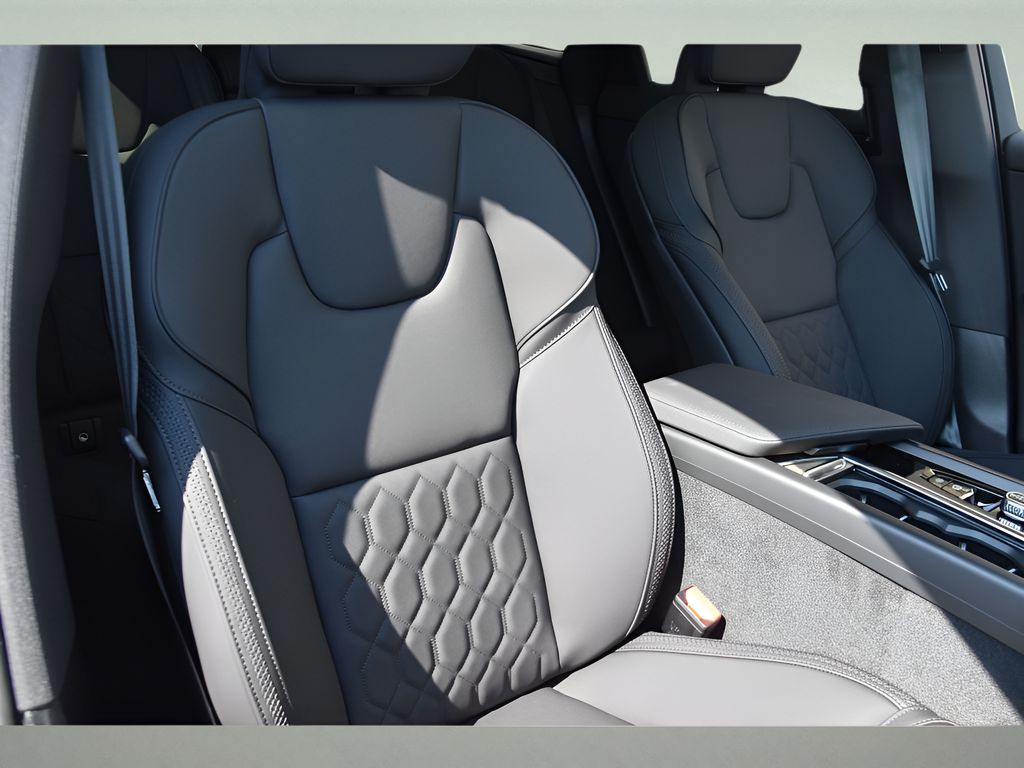 2026 Volvo XC60 Plus - Photo 29