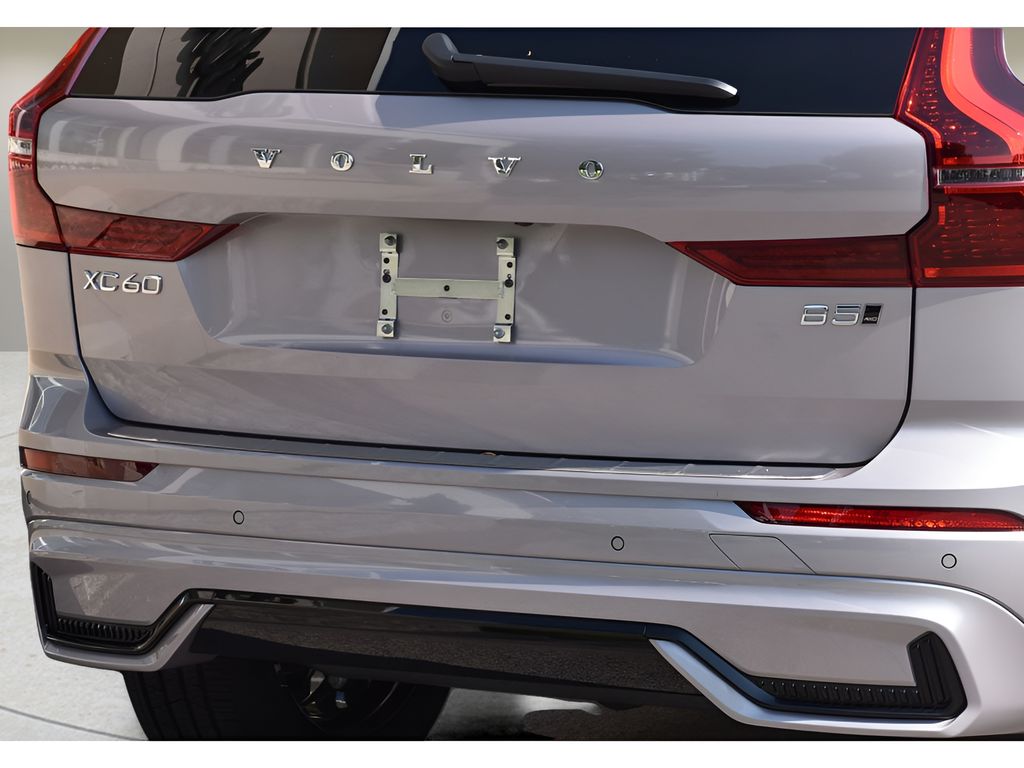 2026 Volvo XC60 Plus - Photo 28