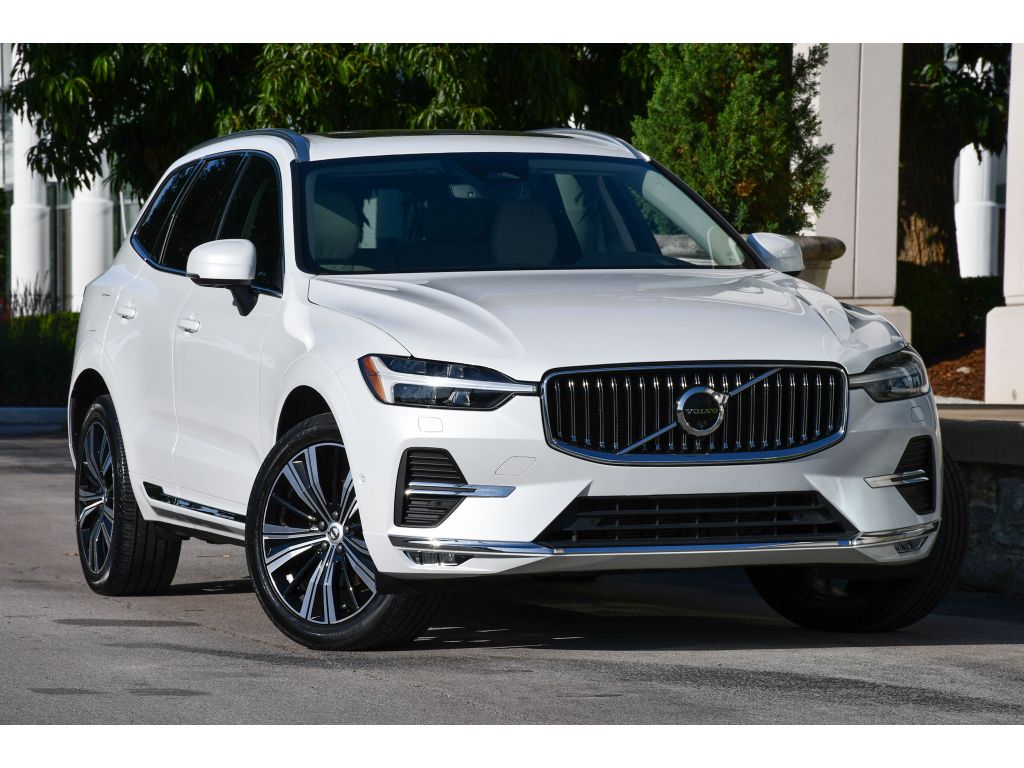 2023 Volvo XC60 B5 Plus Bright Theme AWD's photo