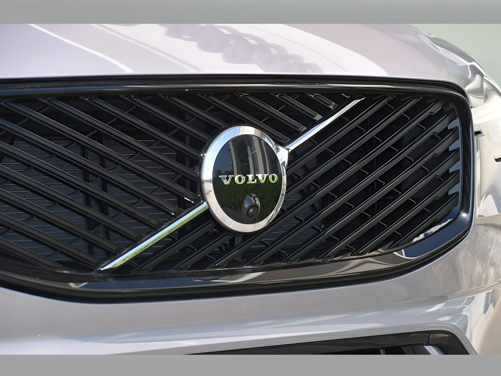 2026 Volvo XC60 Plus - Photo 10