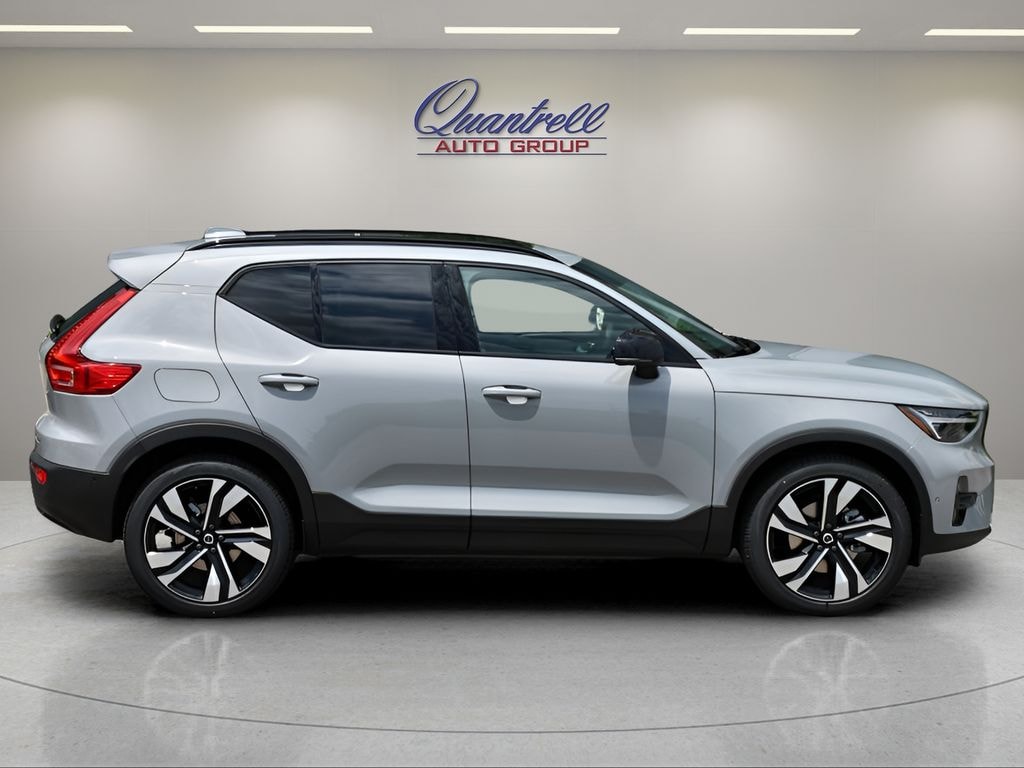 Used 2026 Volvo XC40 B5 Plus SUV