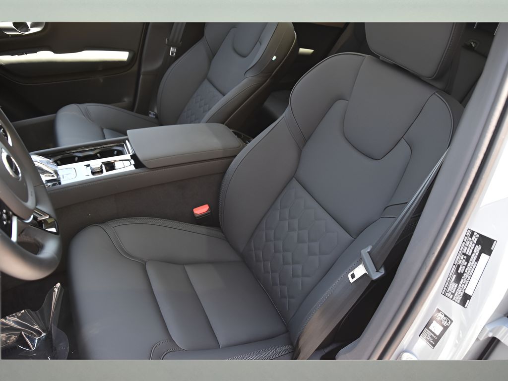 2026 Volvo XC90 Plus - Photo 12