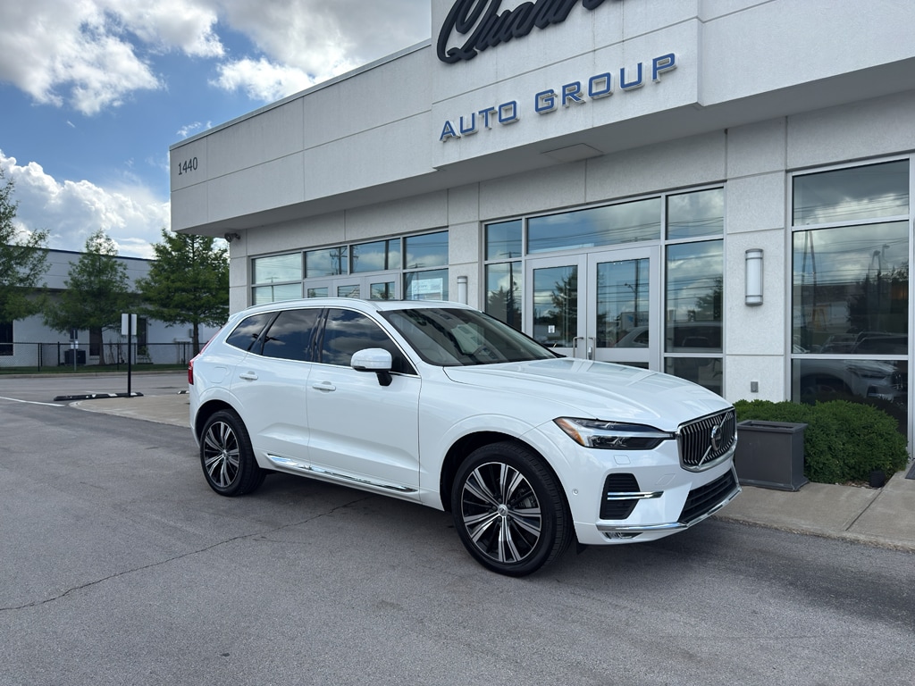 2023 Volvo XC60 B5 Plus Bright Theme AWD's photo