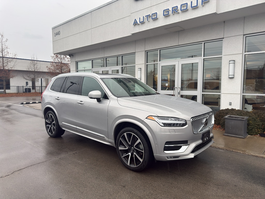 2023 Volvo XC90 Plus's photo