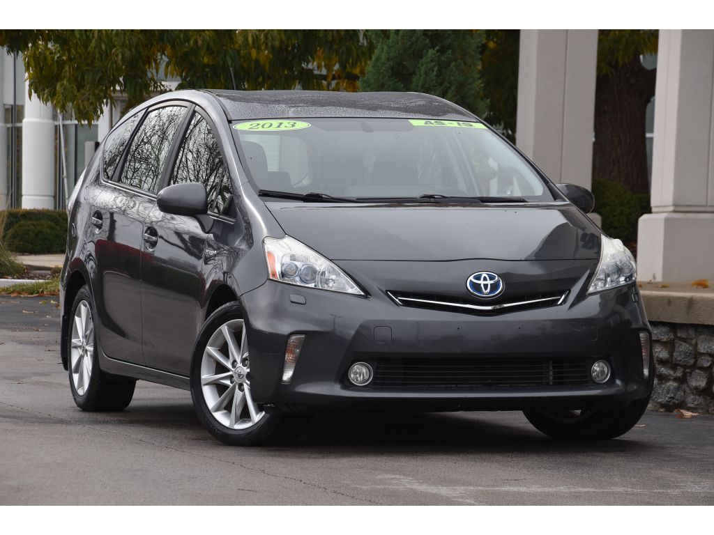 2013 Toyota Prius v Five