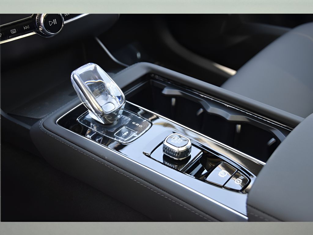 2026 Volvo XC90 Plus - Photo 36