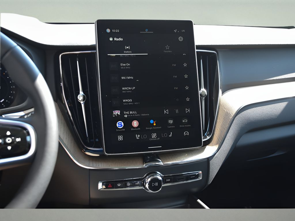 2026 Volvo XC60 Plus - Photo 18