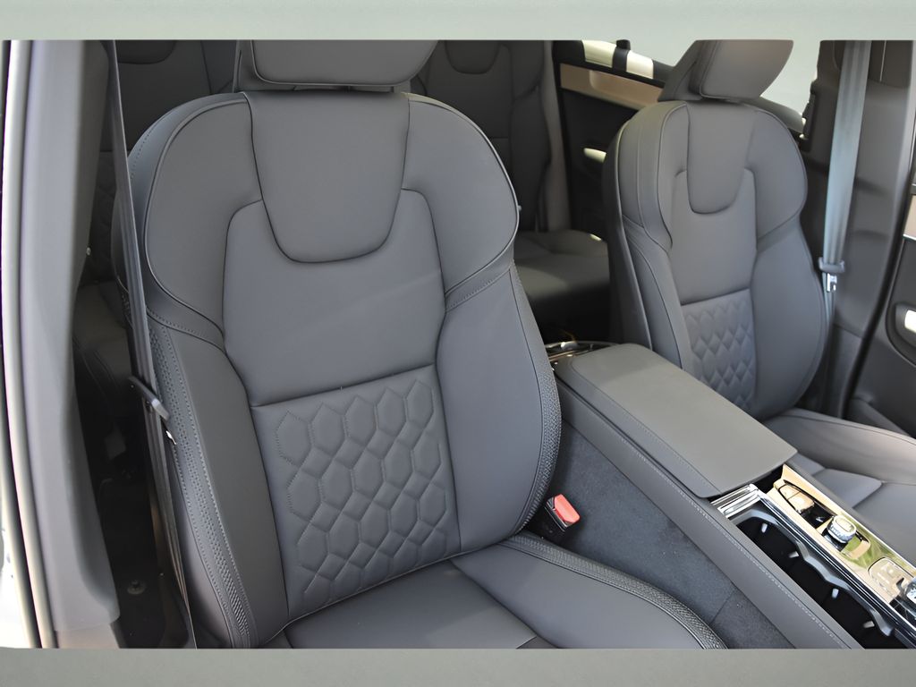 2026 Volvo XC90 Plus - Photo 31