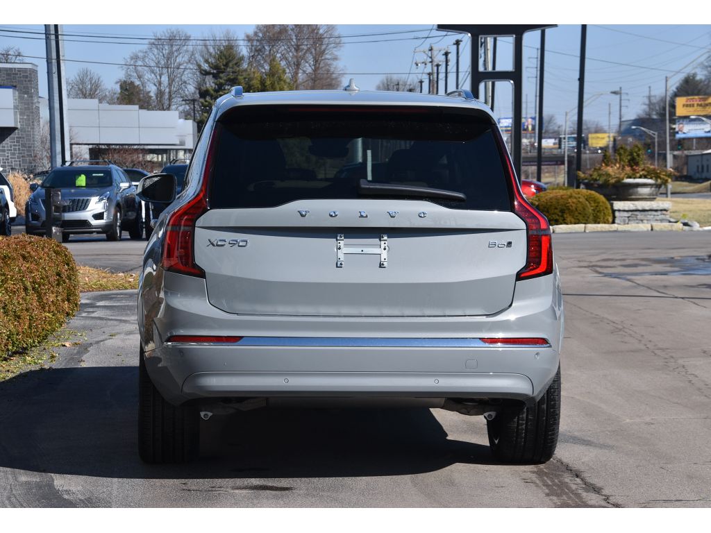 2026 Volvo XC90 Plus