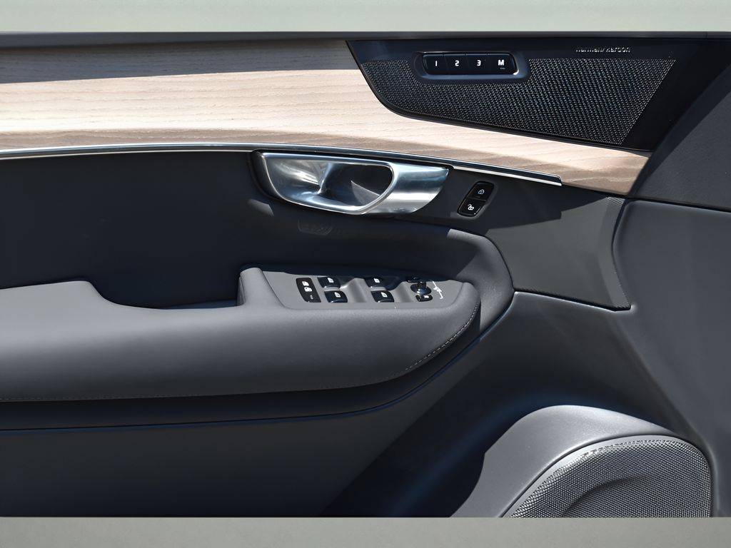 2026 Volvo XC90 Plus - Photo 27