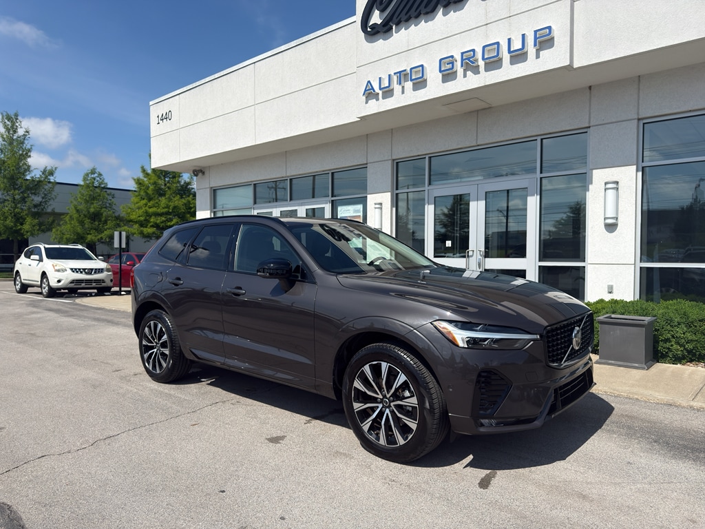 2025 Volvo XC60 B5 Plus Dark AWD's photo