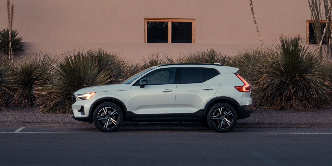 New 2025 Volvo XC40 Trim Levels