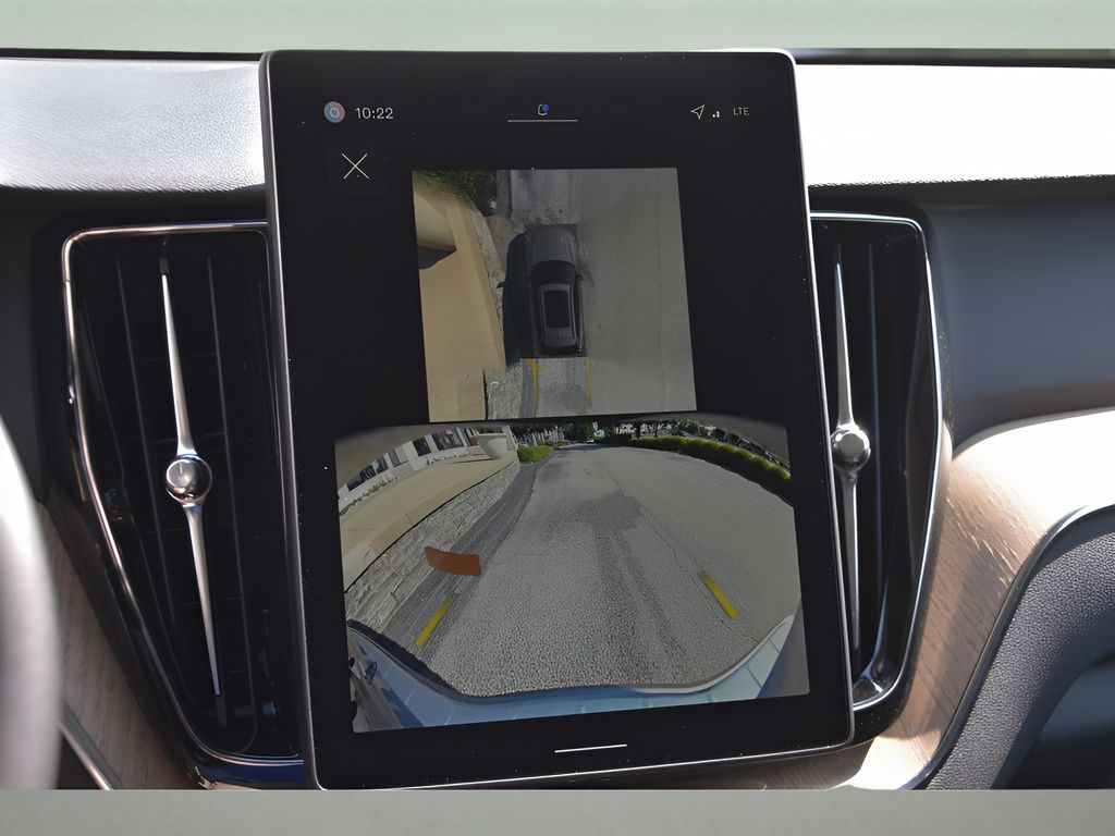 2026 Volvo XC60 Plus - Photo 21