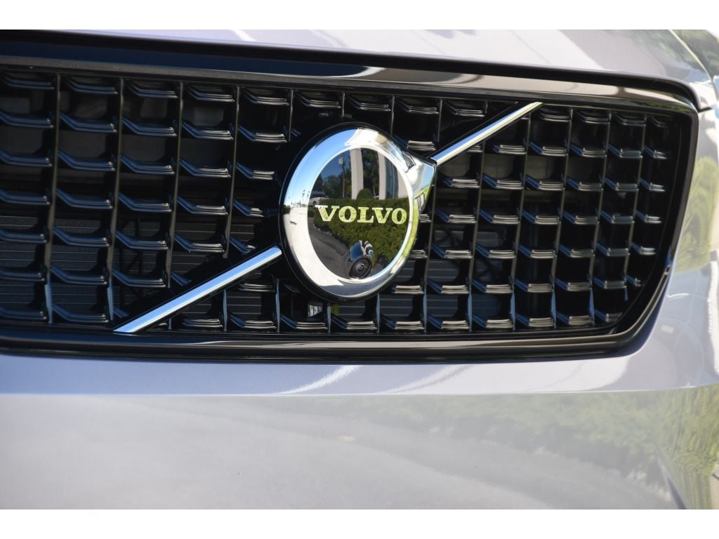 2026 Volvo XC40 Plus - Photo 11