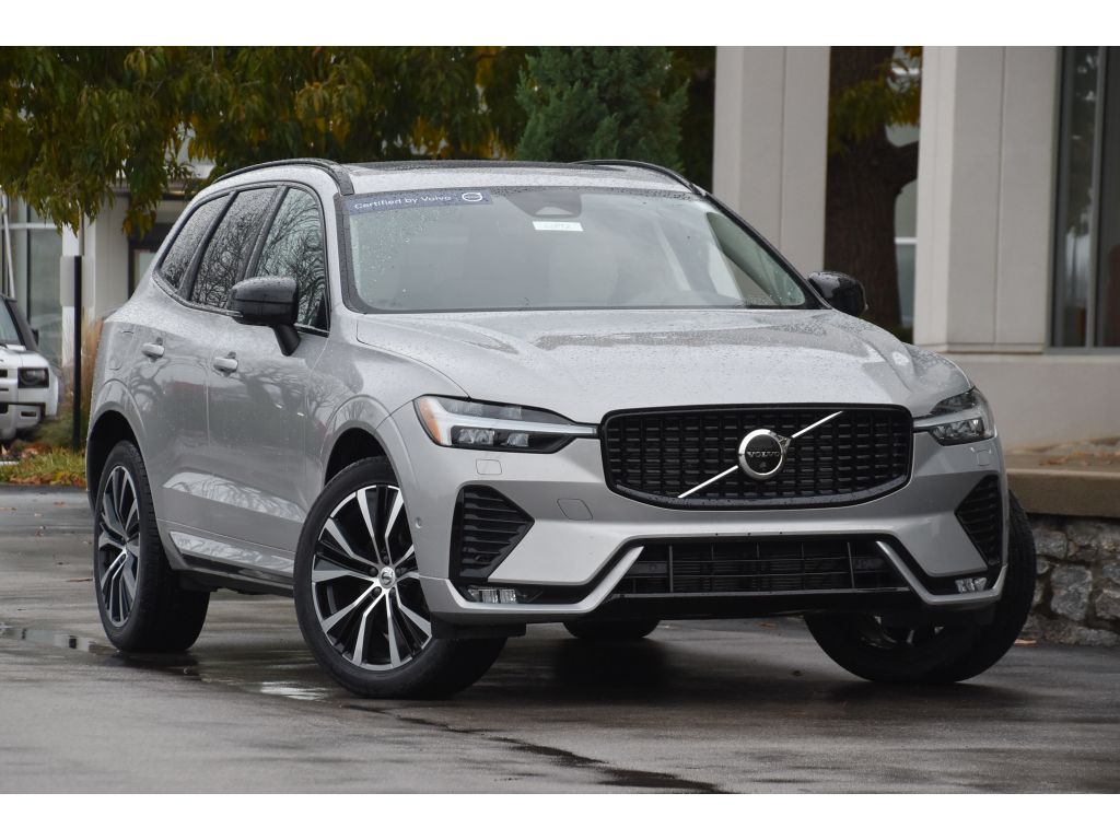 2023 Volvo XC60 Plus's photo