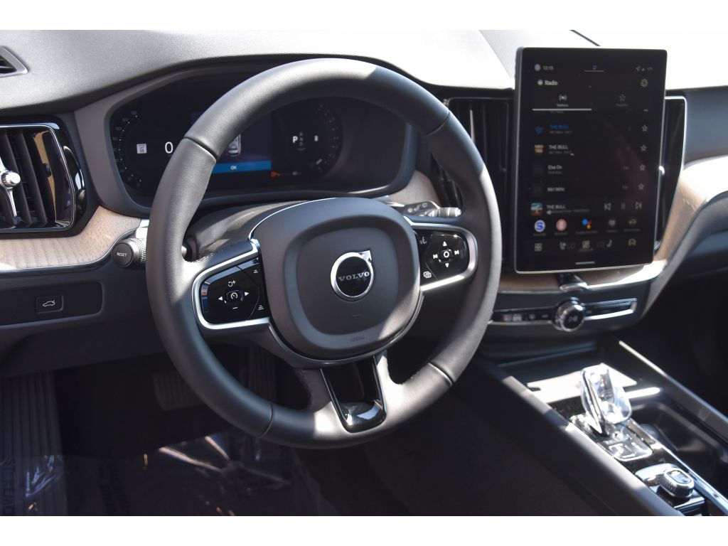 2026 Volvo XC60 Plus - Photo 11