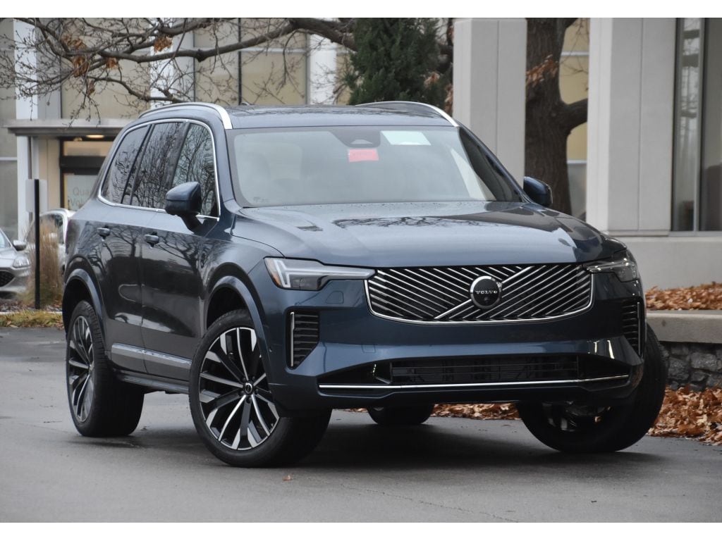 2026 Volvo XC90 Plus's photo