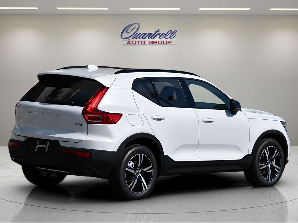 Used 2026 Volvo XC40 B5 Core SUV