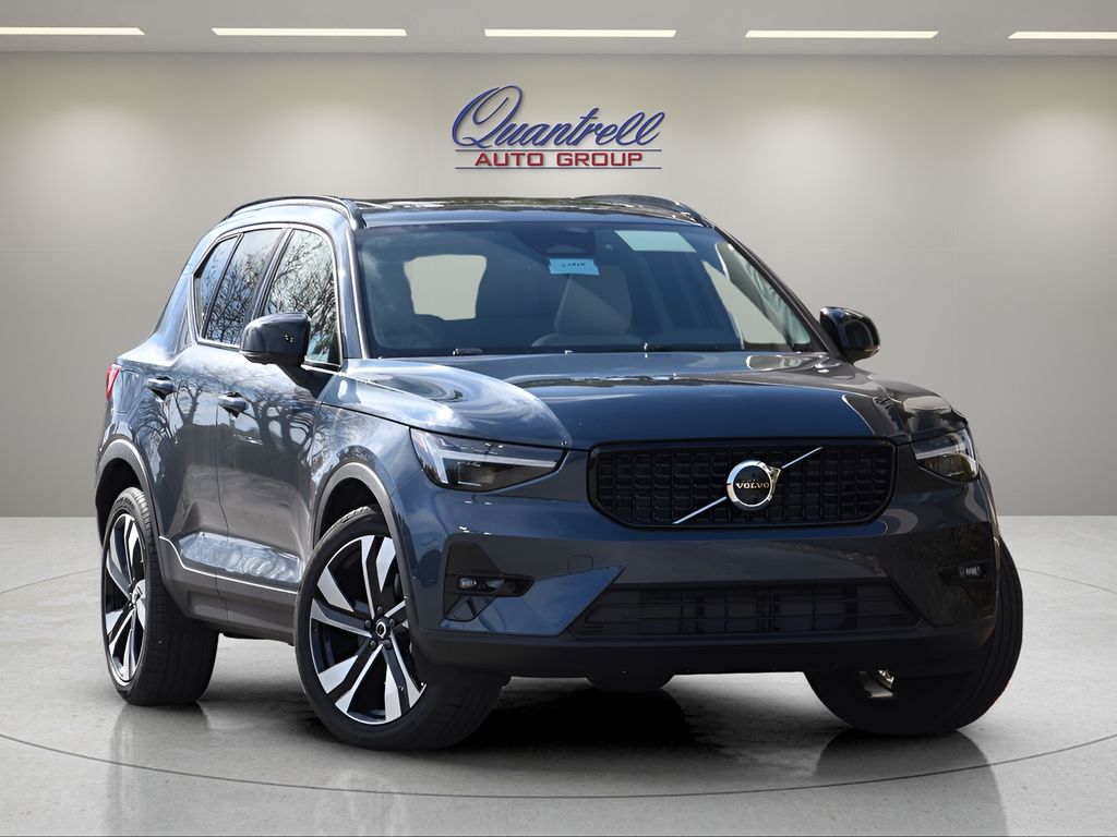 2026 Volvo XC40 B5 Ultra Dark AWD's photo
