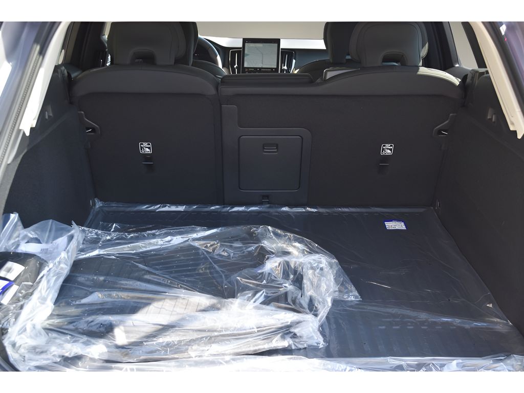 2026 Volvo XC60 Plus - Photo 23