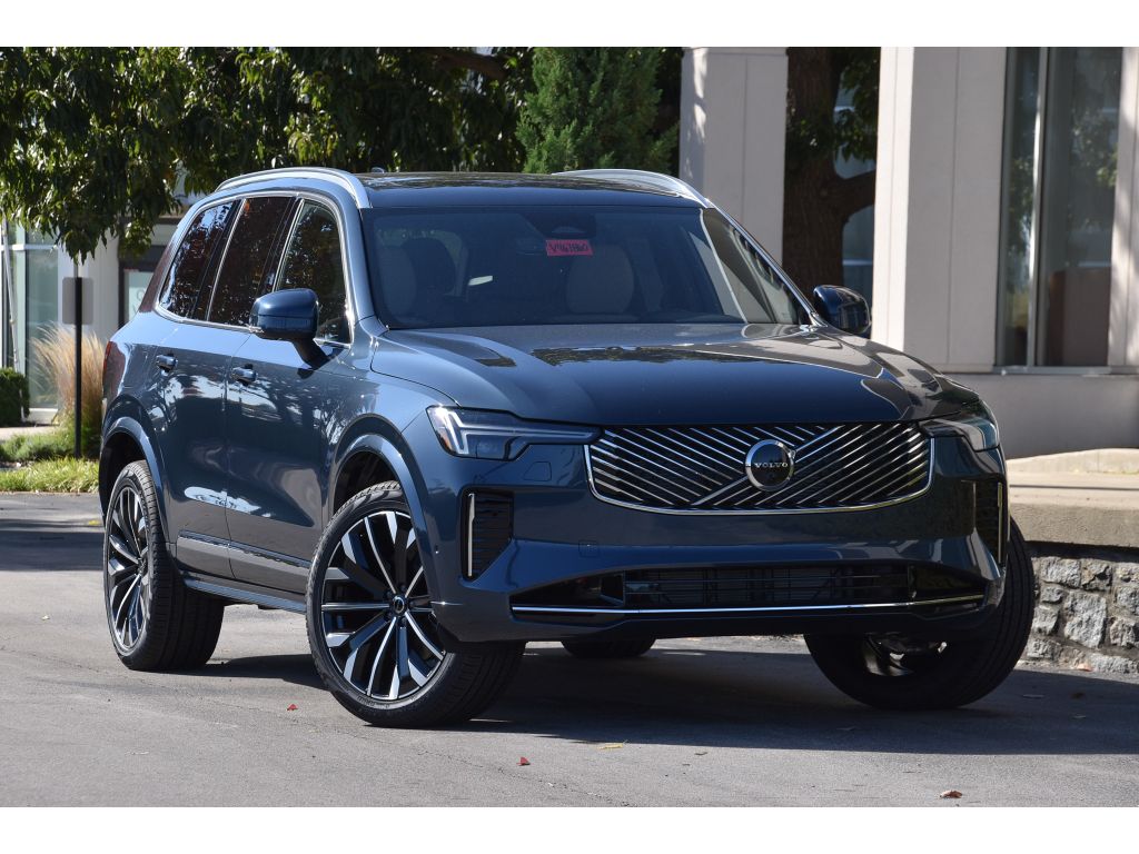 2026 Volvo XC90 Plus's photo