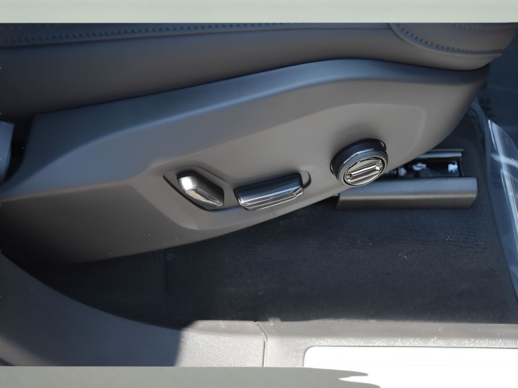 2026 Volvo XC90 Plus - Photo 32