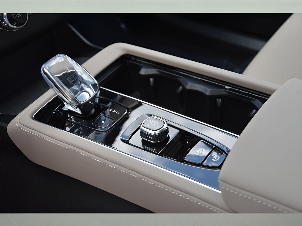 2026 Volvo XC90 Core - Photo 36