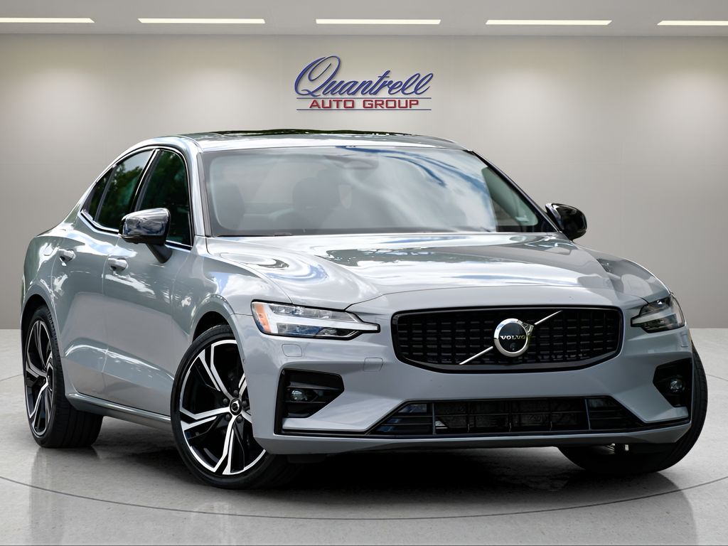 2024 Volvo S60 B5 Plus Dark Theme's photo