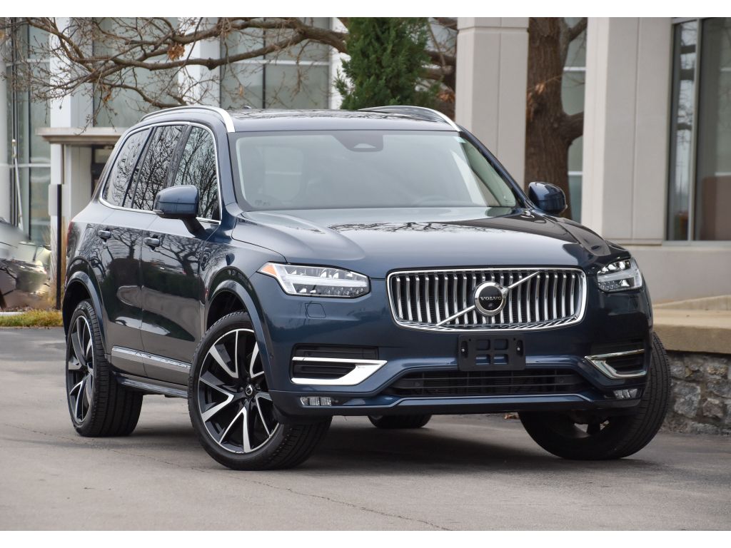 2023 Volvo XC90 Plus's photo