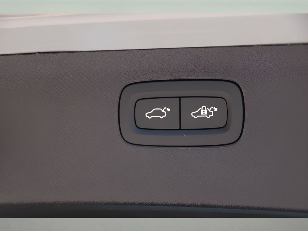 2026 Volvo XC90 Plus - Photo 25