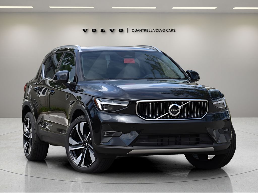 2025 Volvo XC40 B5 Plus Bright Theme