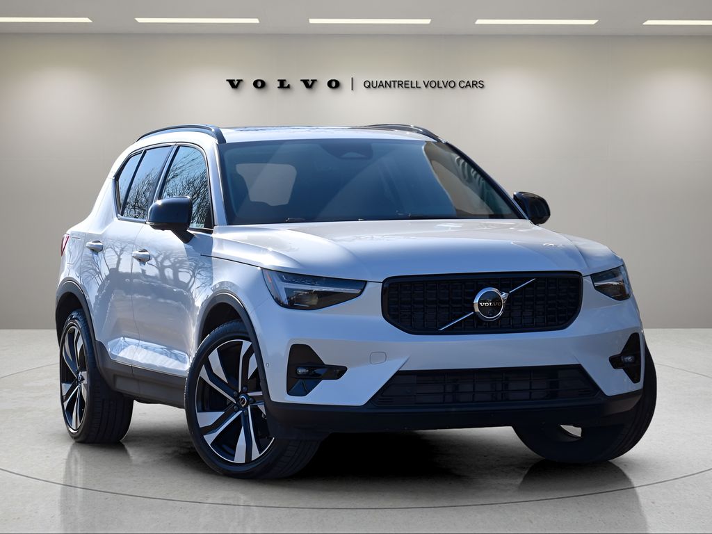 2025 Volvo XC40 Plus's photo